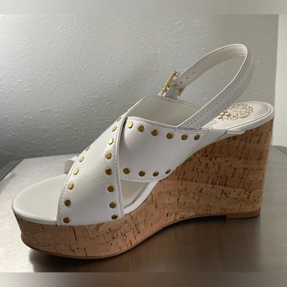 VINCE CAMUTO..WOMENS WHITE LEATHER CORK WEDGE SANDALS WITH GOLD STUDS